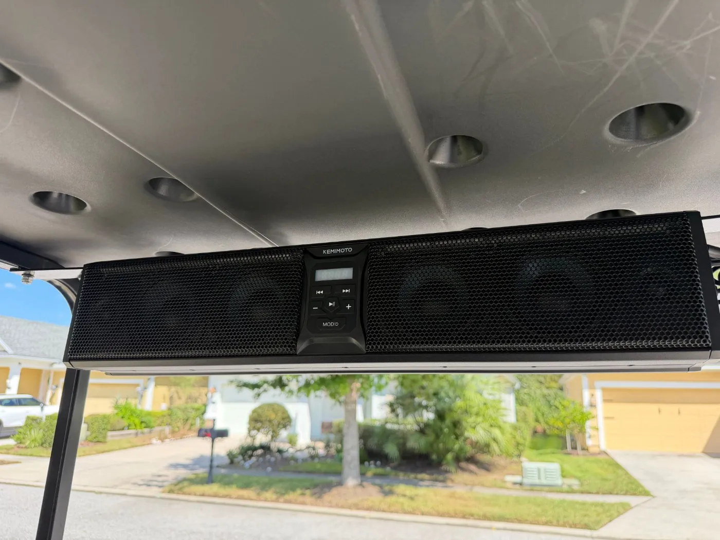 Bluetooth soundbar mounted under the roof